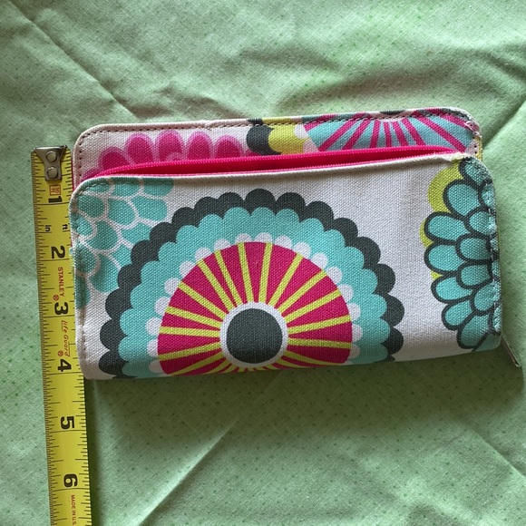 ThirtyOne Wallet has a hook you could add a wristlet strap - Picture 2 of 8